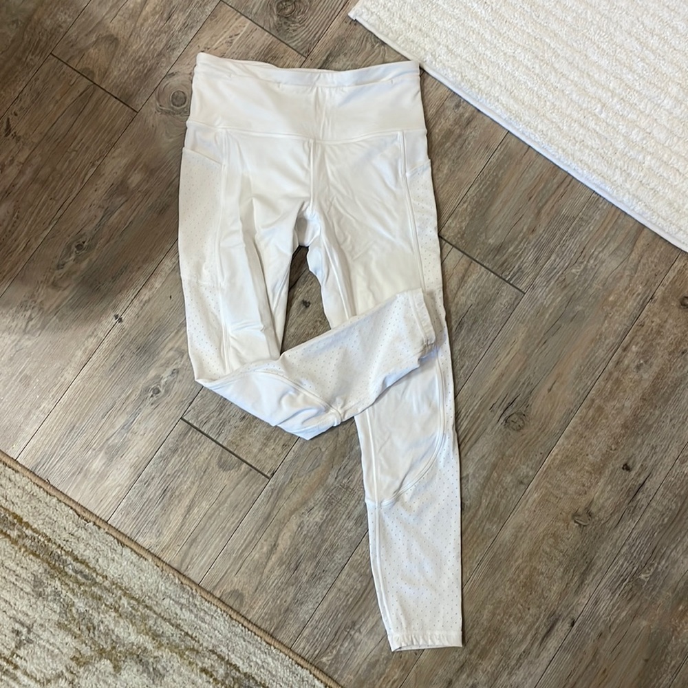 White lululemon leggings